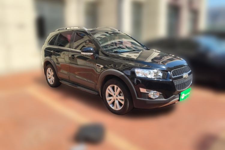 Used Chevrolet Captiva 2014 2.4L 4x4 Flagship Edition 7 Seats Front Right 45 Deg