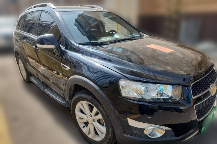 Used Chevrolet Captiva 2014 2.4L 4x4 Flagship Edition 7 Seats Front Right 45 Deg