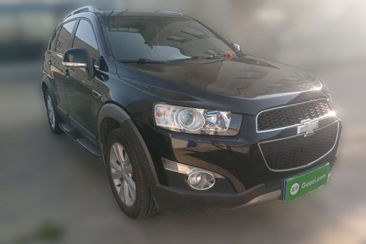 Used Chevrolet Captiva 2014 2.4L 4x4 Flagship Edition 7 Seats Front Right 45 Deg