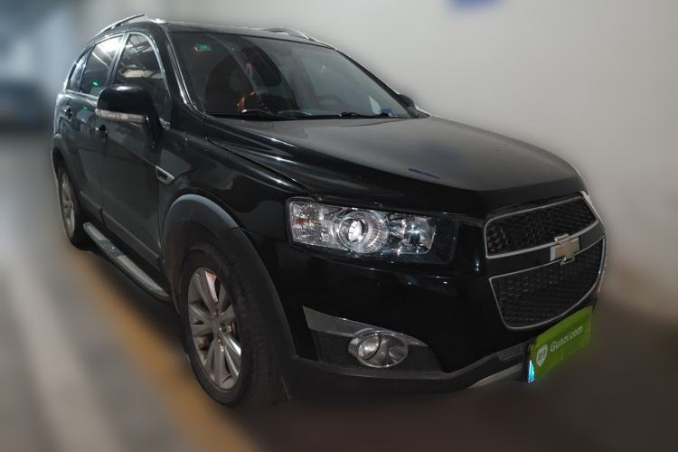 Used Chevrolet Captiva 2014 2.4L 4x4 Flagship Edition 7 Seats Front Right 45 Deg