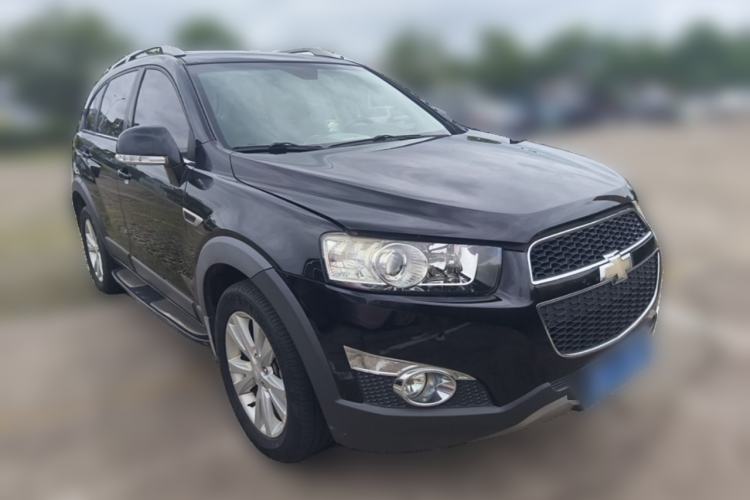 Used Chevrolet Captiva 2014 2.4L 4x4 Flagship Edition 7 Seats Front Right 45 Deg