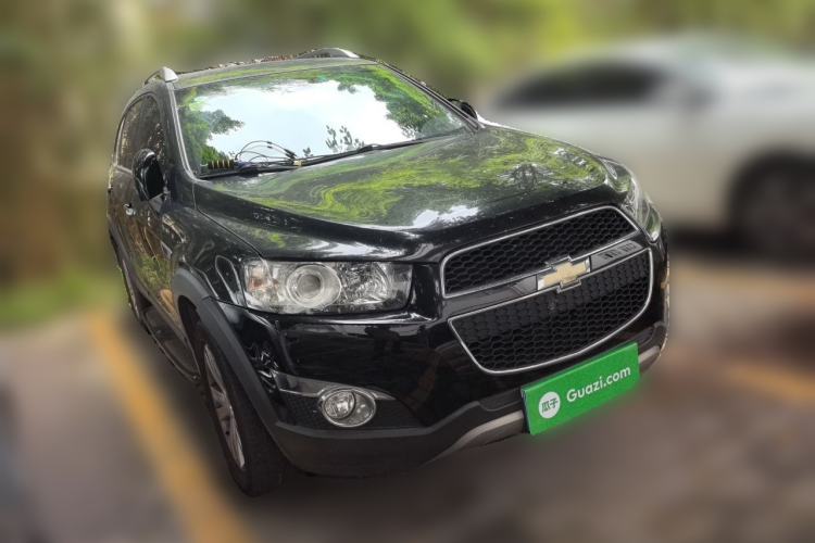 Used Chevrolet Captiva 2014 2.4L 4x4 Flagship Edition 7 Seats Front Right 45 Deg
