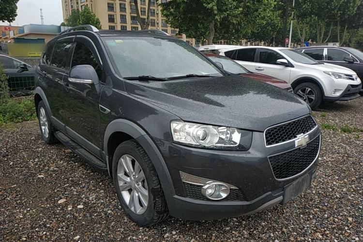 Used Chevrolet Captiva 2014 2.4L 4x4 Flagship Edition 7 Seats Front Right 45 Deg