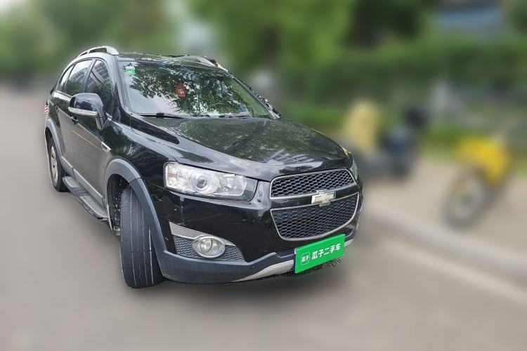 Used Chevrolet Captiva 2014 2.4L Two-Wheel Drive Urban Version 7 Seats Front Right 45 Deg
