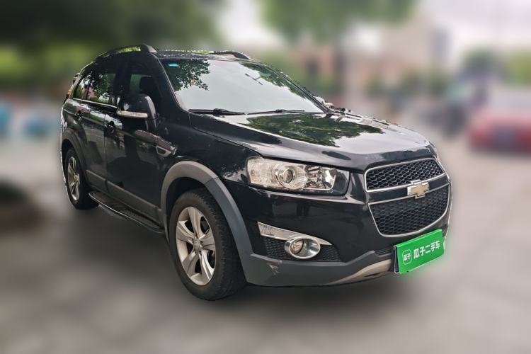 Used Chevrolet Captiva 2014 2.4L 4x4 Flagship Edition 7 Seats Front Right 45 Deg