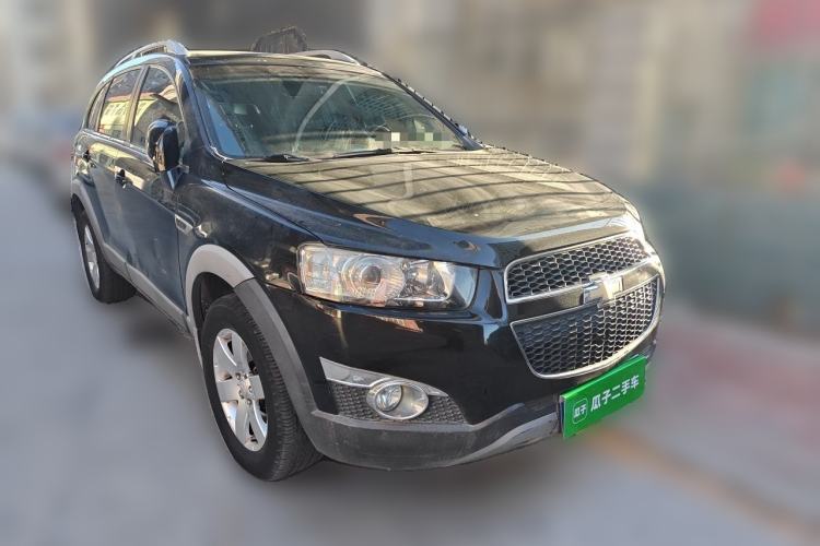 Used Chevrolet Captiva 2014 2.4L Two-Wheel Drive Urban Version 7 Seats Front Right 45 Deg