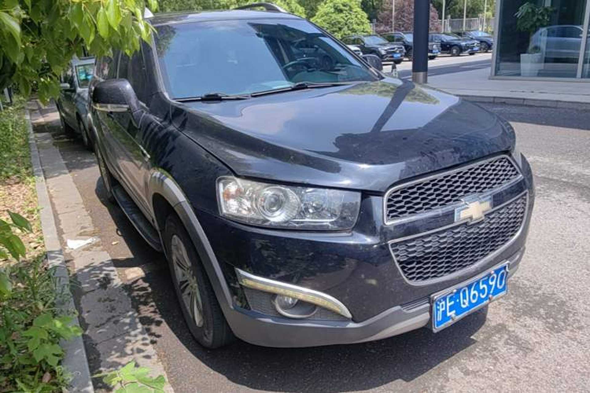 Used Chevrolet Captiva 2014 2.4L Two-Wheel Drive Urban Version 7 Seats Front Right 45 Deg