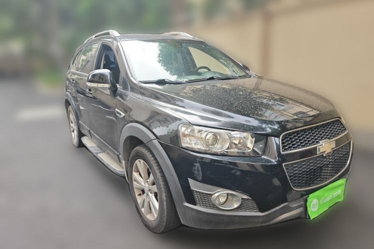 Used Chevrolet Captiva 2014 2.4L 4x4 Flagship Edition 7 Seats Front Right 45 Deg