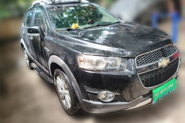 Used Chevrolet Captiva 2014 2.4L 4x4 Flagship Edition 7 Seats Front Right 45 Deg