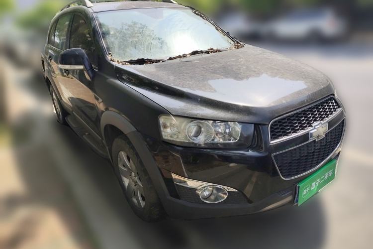 Used Chevrolet Captiva 2014 2.4L Two-Wheel Drive Urban Version 7 Seats Front Right 45 Deg
