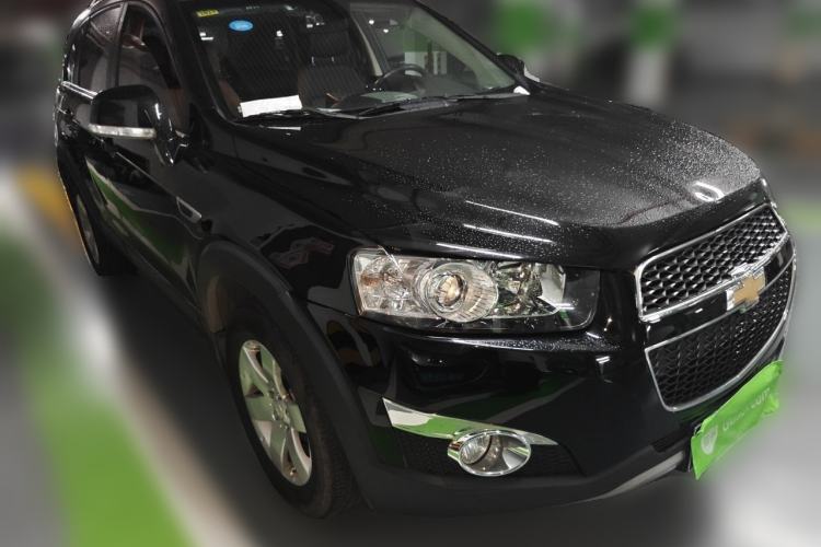 Used Chevrolet Captiva 2014 2.4L Two-Wheel Drive Urban Version 7 Seats Front Right 45 Deg