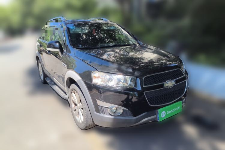Used Chevrolet Captiva 2014 2.4L 4x4 Flagship Edition 7 Seats Front Right 45 Deg