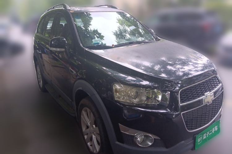 Used Chevrolet Captiva 2014 2.4L 4x4 Flagship Edition 7 Seats Front Right 45 Deg