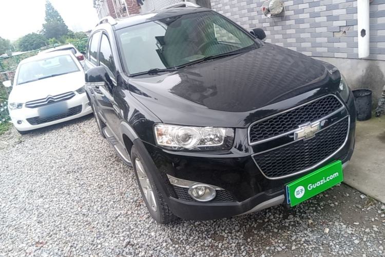 Used Chevrolet Captiva 2014 2.4L Two-Wheel Drive Urban Version 7 Seats Front Right 45 Deg