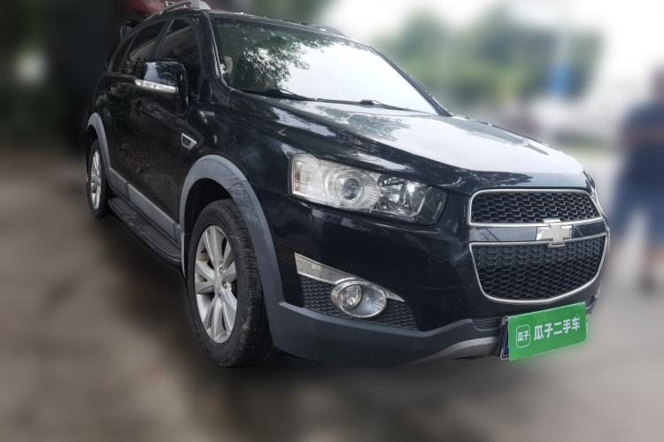 Used Chevrolet Captiva 2014 2.4L 4x4 Flagship Edition 7 Seats Front Right 45 Deg
