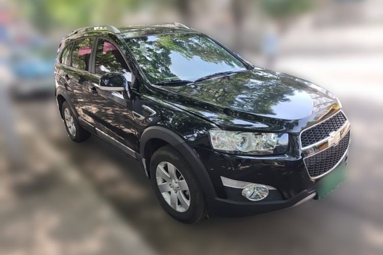 Used Chevrolet Captiva 2014 2.4L Two-Wheel Drive Urban Version 7 Seats Front Right 45 Deg