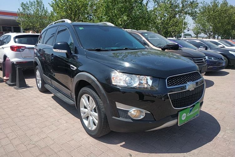 Used Chevrolet Captiva 2014 2.4L 4x4 Flagship Edition 7 Seats Front Right 45 Deg