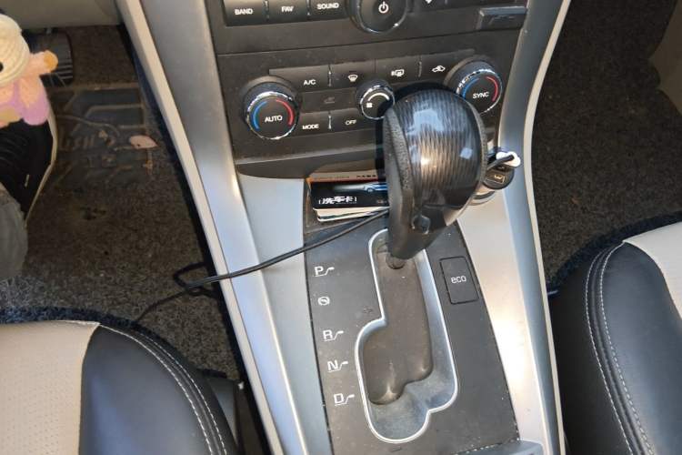 Used Chevrolet Captiva 2014 2.4L 4x4 Luxury Edition 5 Seats Gear Lever