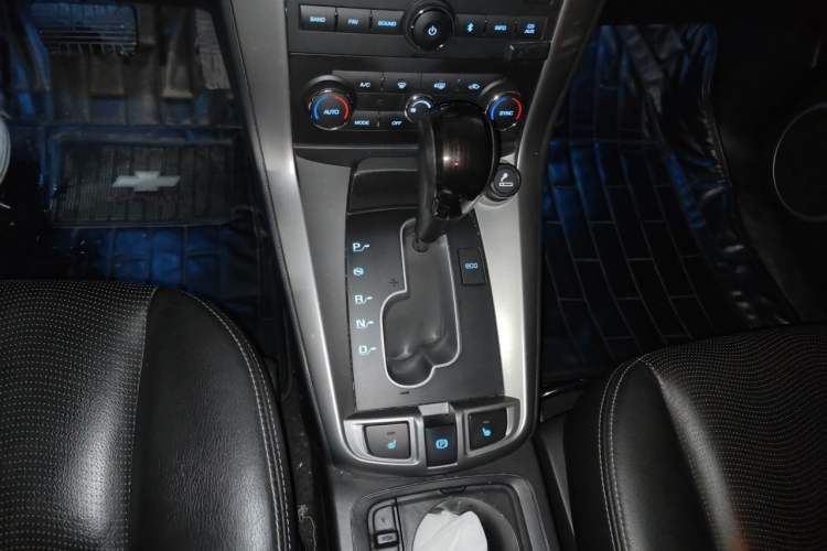 Used Chevrolet Captiva 2014 2.4L 4x4 Flagship Edition 7 Seats Gear Lever