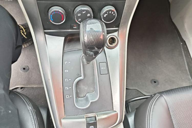 Used Chevrolet Captiva 2014 2.4L Two-Wheel Drive City Edition 5 Seats Gear Lever