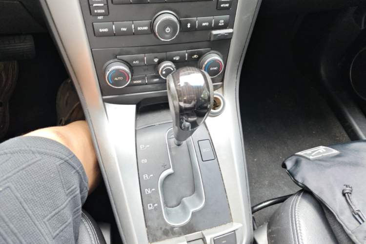 Used Chevrolet Captiva 2014 2.4L 4x4 Flagship Edition 7 Seats Gear Lever