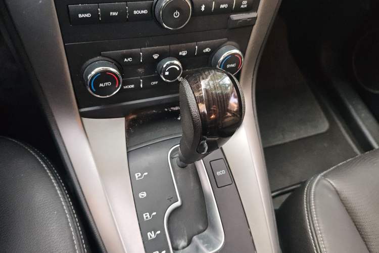 Used Chevrolet Captiva 2014 2.4L 4x4 Flagship Edition 7 Seats Gear Lever