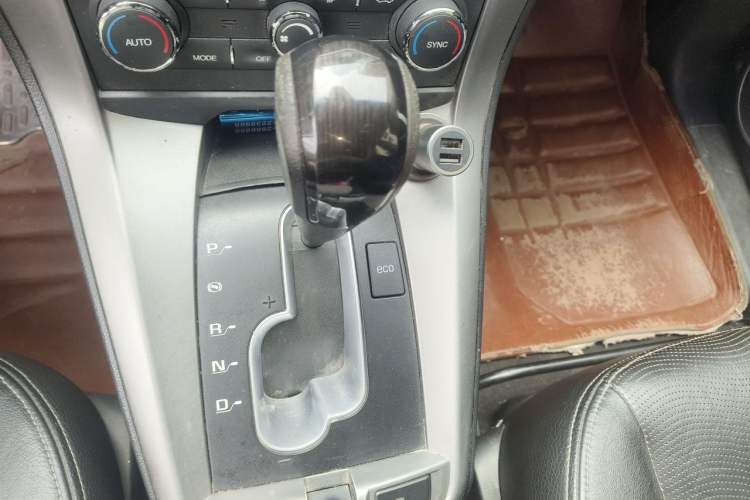 Used Chevrolet Captiva 2014 2.4L 4x4 Flagship Edition 7 Seats Gear Lever