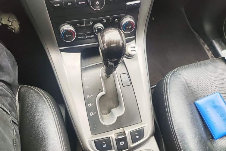 Used Chevrolet Captiva 2014 2.4L 4x4 Flagship Edition 7 Seats Gear Lever