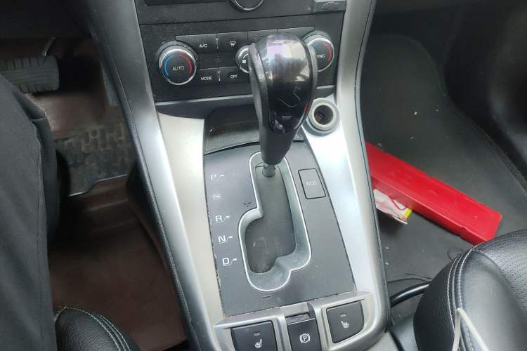 Used Chevrolet Captiva 2014 2.4L 4x4 Flagship Edition 7 Seats Gear Lever