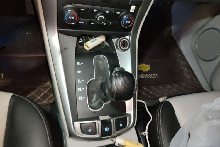 Used Chevrolet Captiva 2014 2.4L 4x4 Luxury Edition 5 Seats Gear Lever