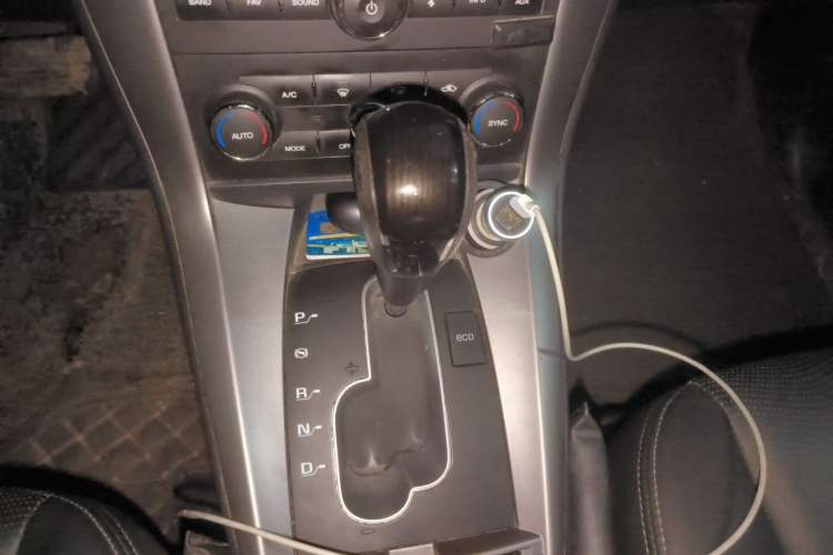 Used Chevrolet Captiva 2014 2.4L 4x4 Flagship Edition 7 Seats Gear Lever