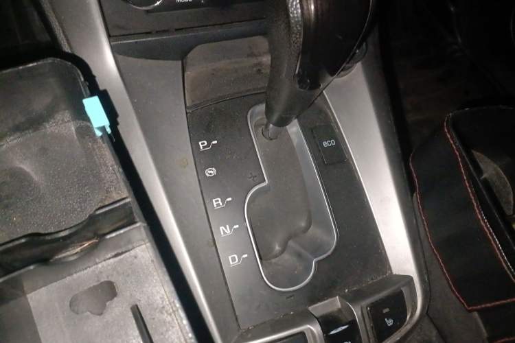 Used Chevrolet Captiva 2014 2.4L 4x4 Flagship Edition 7 Seats Gear Lever