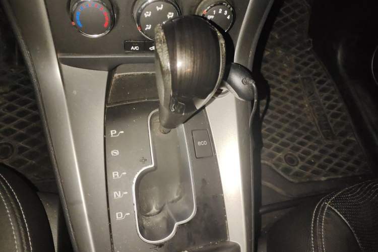 Used Chevrolet Captiva 2014 2.4L Two-Wheel Drive Urban Version 7 Seats Gear Lever