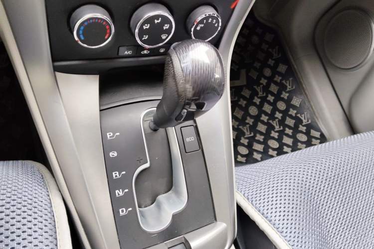 Used Chevrolet Captiva 2014 2.4L Two-Wheel Drive City Edition 5 Seats Gear Lever