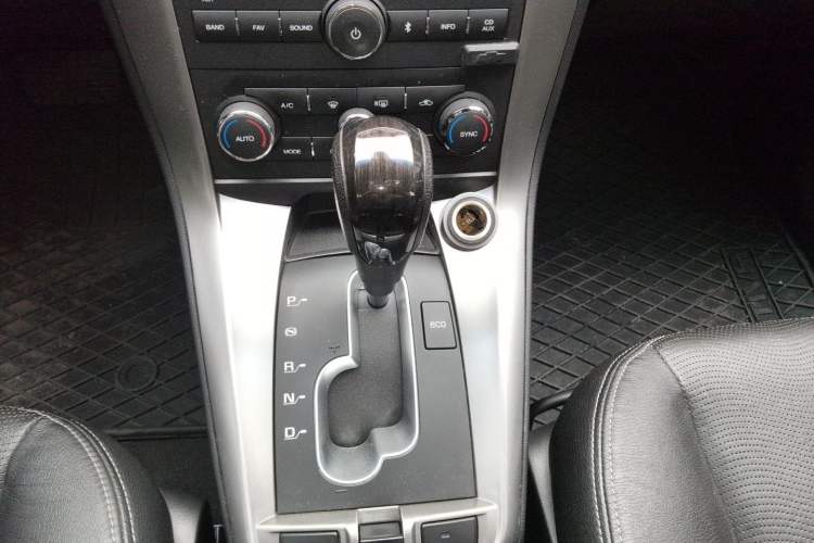 Used Chevrolet Captiva 2014 2.4L 4x4 Flagship Edition 7 Seats Gear Lever