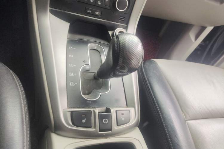 Used Chevrolet Captiva 2014 2.4L 4x4 Luxury Edition 5 Seats Gear Lever