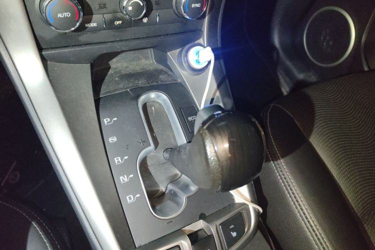 Used Chevrolet Captiva 2014 2.4L 4x4 Flagship Edition 7 Seats Gear Lever