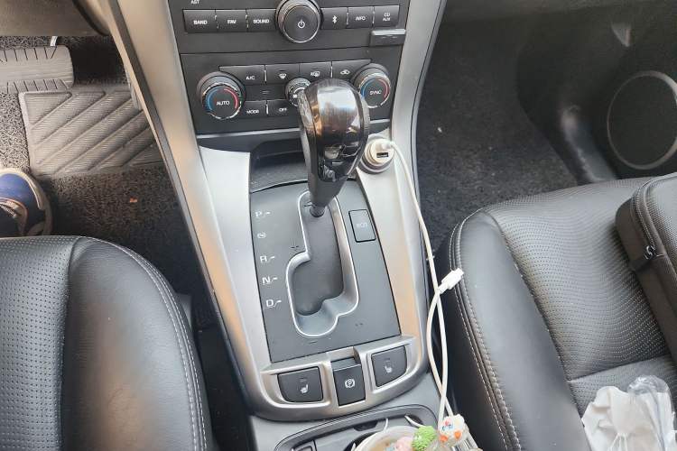 Used Chevrolet Captiva 2014 2.4L 4x4 Flagship Edition 7 Seats Gear Lever