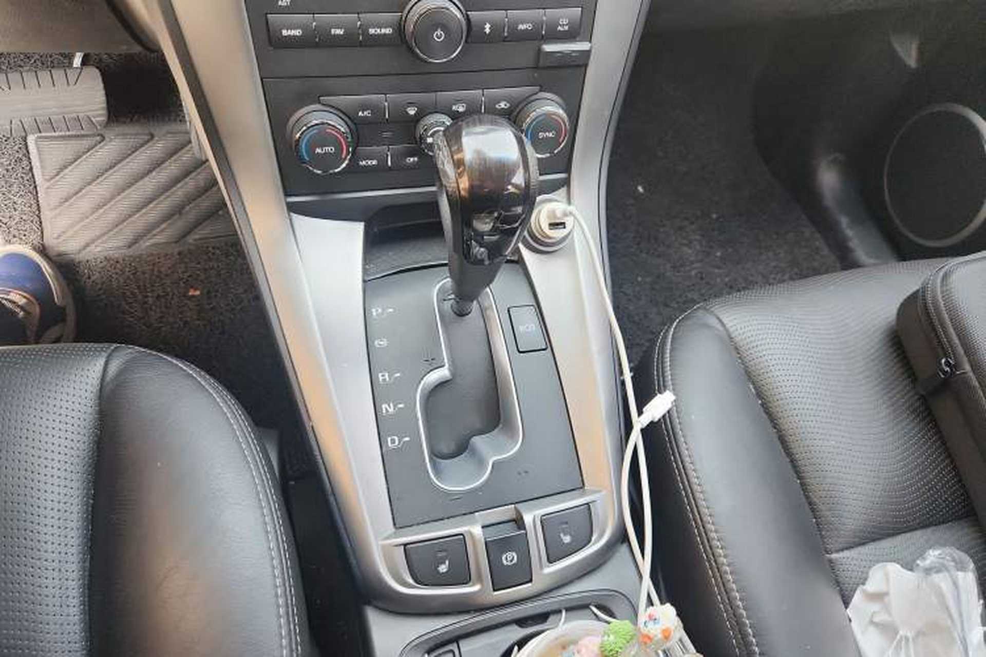 Used Chevrolet Captiva 2014 2.4L 4x4 Flagship Edition 7 Seats Gear Lever