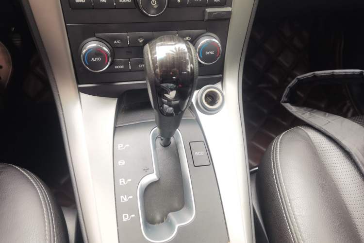 Used Chevrolet Captiva 2014 2.4L 4x4 Flagship Edition 7 Seats Gear Lever