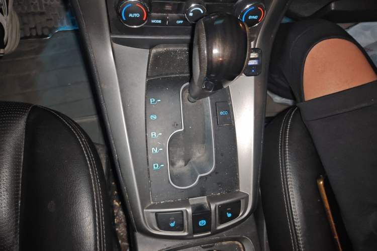 Used Chevrolet Captiva 2014 2.4L 4x4 Flagship Edition 7 Seats Gear Lever
