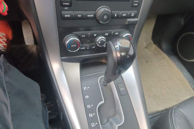 Used Chevrolet Captiva 2014 2.4L 4x4 Flagship Edition 7 Seats Gear Lever