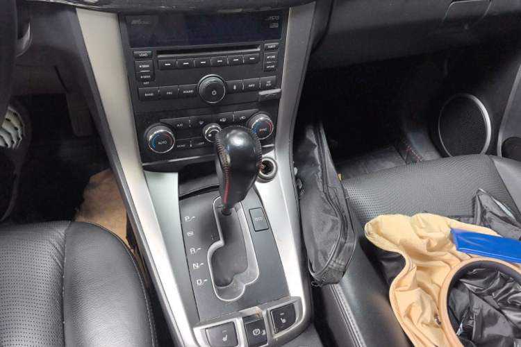 Used Chevrolet Captiva 2014 2.4L 4x4 Flagship Edition 7 Seats Gear Lever