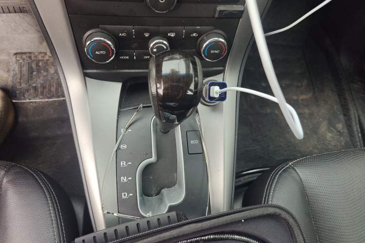 Used Chevrolet Captiva 2014 2.4L 4x4 Flagship Edition 7 Seats Gear Lever