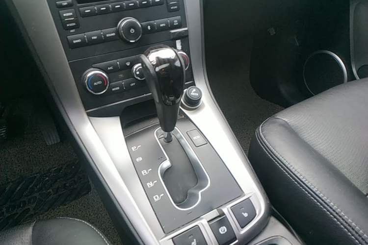Used Chevrolet Captiva 2014 2.4L 4x4 Flagship Edition 7 Seats Gear Lever