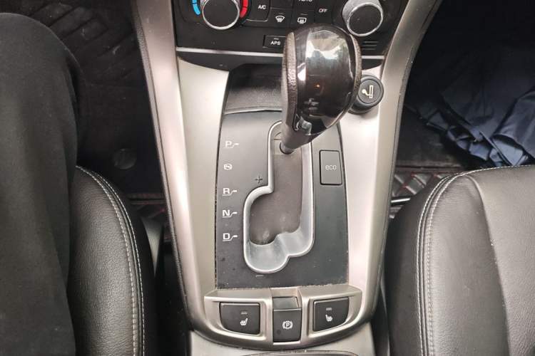 Used Chevrolet Captiva 2014 2.4L 4x4 Flagship Edition 7 Seats Gear Lever