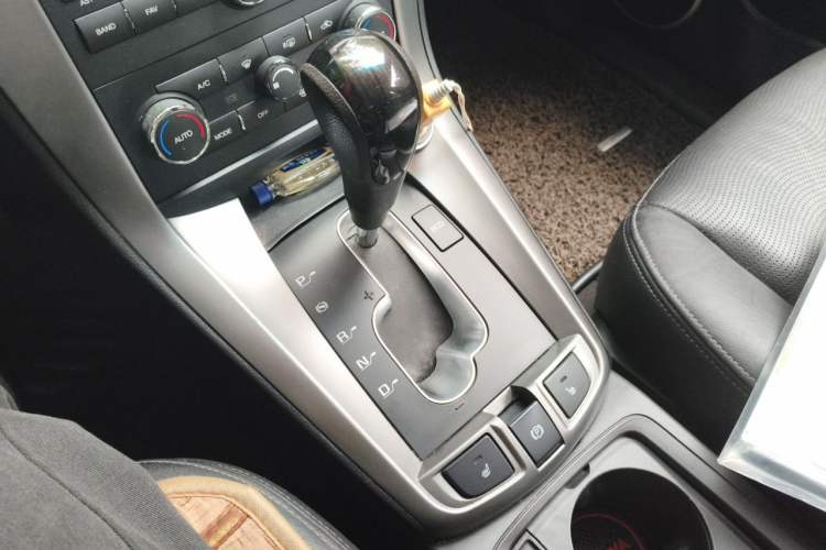 Used Chevrolet Captiva 2014 2.4L 4x4 Flagship Edition 7 Seats Gear Lever