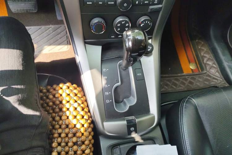Used Chevrolet Captiva 2014 2.4L Two-Wheel Drive Urban Version 7 Seats Gear Lever