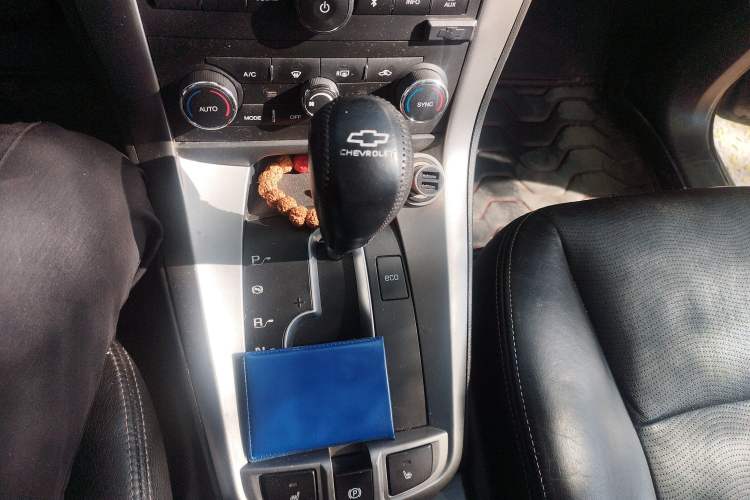Used Chevrolet Captiva 2014 2.4L 4x4 Flagship Edition 7 Seats Gear Lever