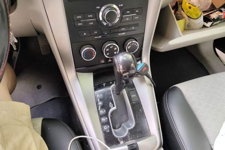 Used Chevrolet Captiva 2014 2.4L Two-Wheel Drive City Edition 5 Seats Gear Lever
